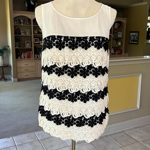 Ann Taylor Black White Sleeveless Lace Top size 4 - Picture 1 of 8